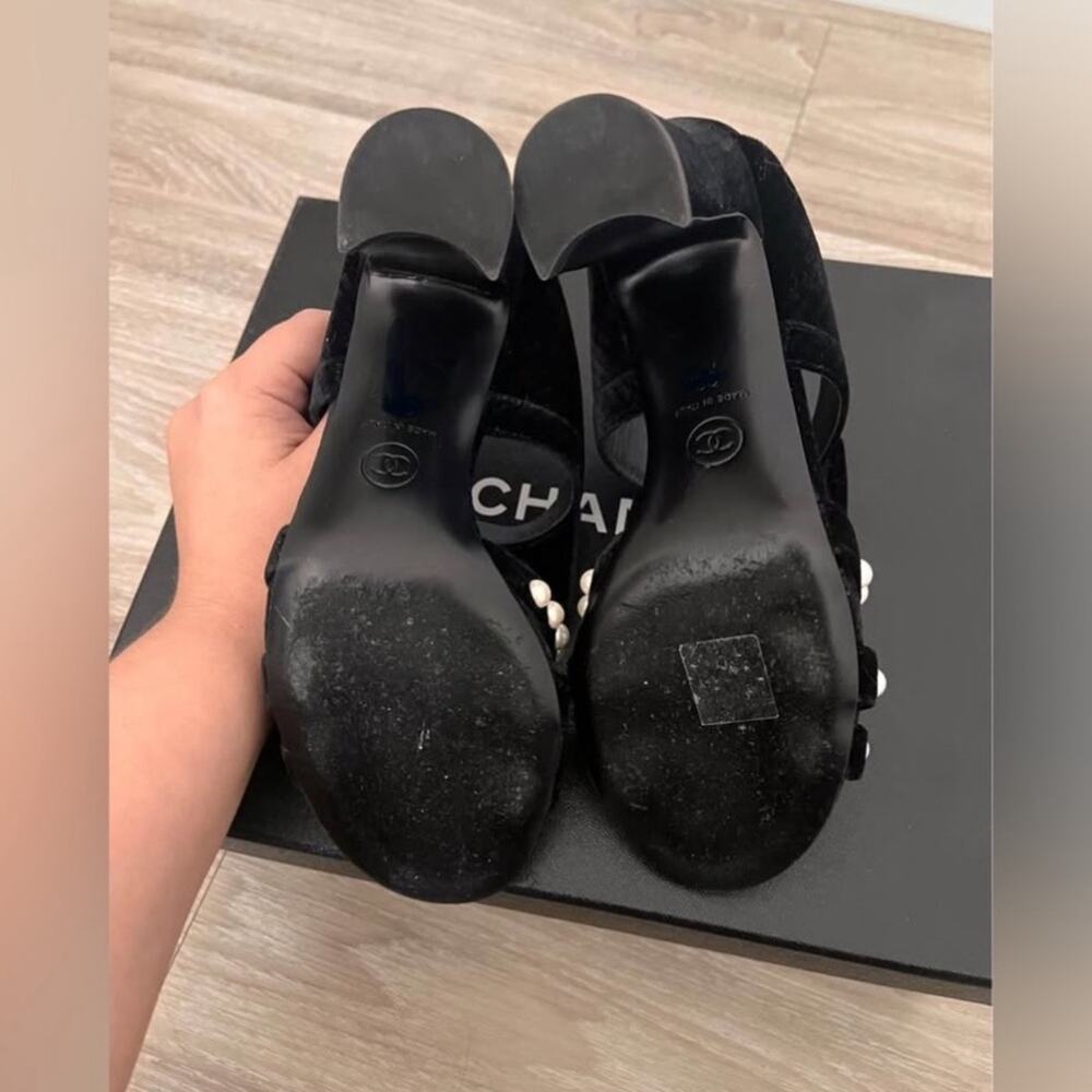 CHANEL Black Pearl Embellished Bow Women's Sandals 38.5 - Picture 10 of 14